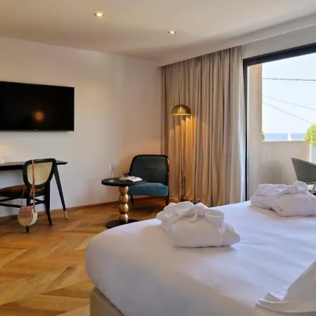 Otel & Rocabella LʼÎle-Rousse