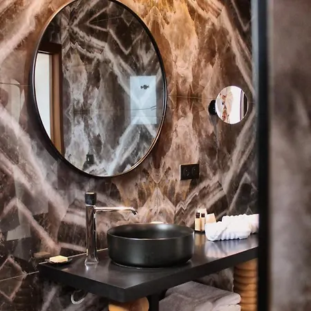 & Rocabella Otel LʼÎle-Rousse